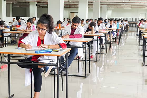 JEE Chemistry coaching at Apex Janakpuri center
